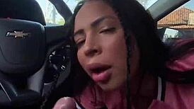 Novinha Gives Car Blowjob Publicly