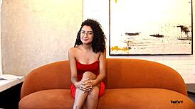 fazendo teste do sofa com novinha brasileira