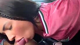 Novinha Gives Car Blowjob Publicly