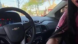 Novinha Gives Car Blowjob Publicly