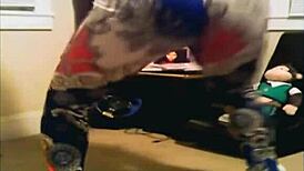 Black milf dances and drops ass for anal