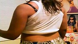 Black milf dances and drops ass for anal