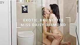 4k hot shower lesbians kissing and pussy fingering till orgasmus