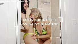 4k hot shower lesbians kissing and pussy fingering till orgasmus