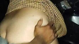 Puta latina no se aguanta y es penetrada en publico
