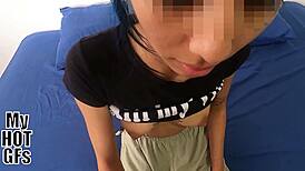 Flaquita de cabello azul quiere coger por su cumplea�os n�mero 18