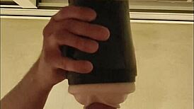 Follando mi fleshlight hasta que me hace temblar del orgasmo