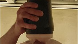 Follando mi fleshlight hasta que me hace temblar del orgasmo