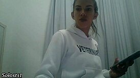 travesti gozando no seu quarto na cam