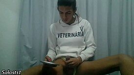 travesti gozando no seu quarto na cam