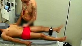 óleo escorrendo no hétero e pau ficou mais duro
