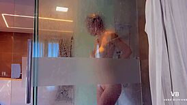Sexo increible en la ducha con mi madrastra facial